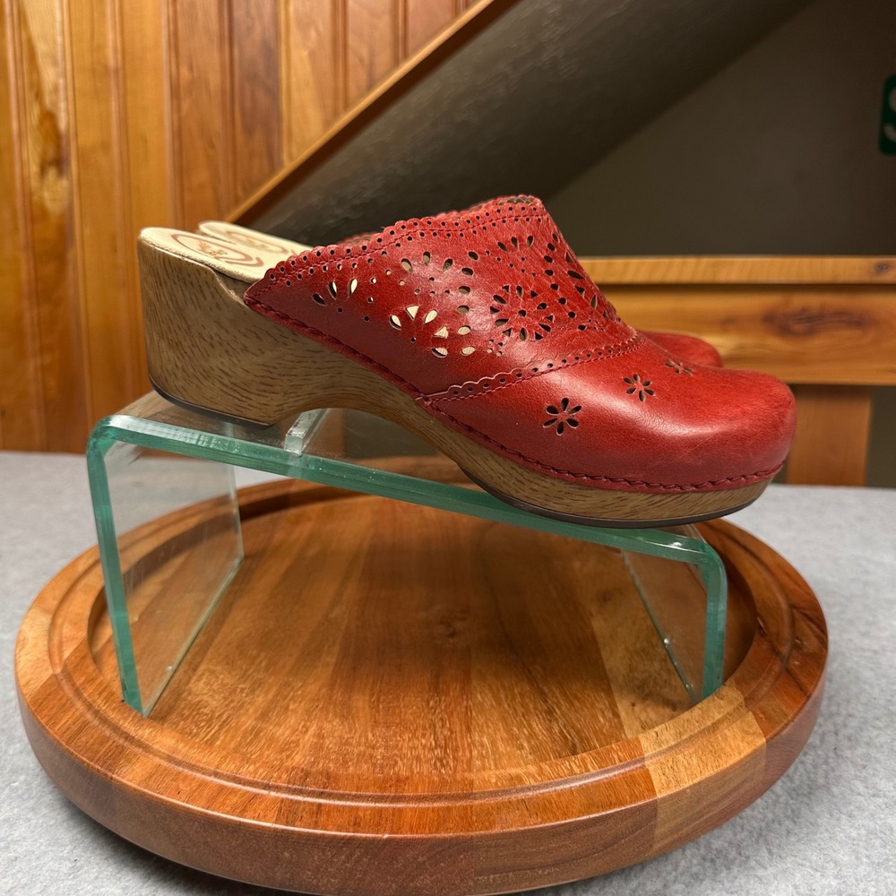 Dansko Red Leather Floral Laser Cut Perforated Clog Mules Wedge Shoes Womens 40 - Picture 3 of 12